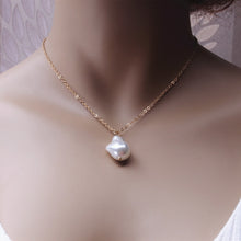 Carica l&#39;immagine nel visualizzatore di Gallery, Fashion 2 Layers Pearls Geometric Pendants Necklaces For Women Gold Metal Snake Chain Necklace New Design Jewelry Gift