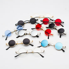 Carica l&#39;immagine nel visualizzatore di Gallery, Kachawoo piccoli occhiali da sole rotondi da uomo montatura in metallo rotondi stile retrò piccoli occhiali da sole per accessori donna estate 2023 UV400 