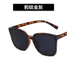 Load image into Gallery viewer, Korean Style Sunglasses for Men /women Summer Harajuku  Sun Glasses Female Retro Rivet Eyewear UV400 Gafas De Sol