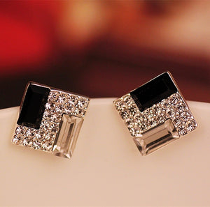 Korean fashion jewelry noble temperament black and white box female European and American ear nails wholesale
