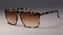 Carica l'immagine nel visualizzatore di Gallery, Kulou Retro Square Sunglasses Steampunk Men Women Brand Designer Glasses SKULL Logo Shades UV Protection Gafas