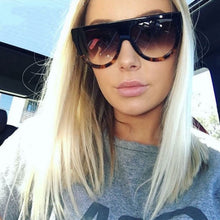 Carica l&#39;immagine nel visualizzatore di Gallery, Lady Flat top Oversized Sunglasses Women Retro Female Big Frames UV400 Cat Eye Sunglass Electroplated Rivet Sun Glasses Shades