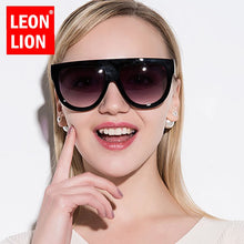 Carica l&#39;immagine nel visualizzatore di Gallery, LeonLion 2023 Big Frame Leopard Sunglasses Women/Men Candy Lens Ladies Sun Glasses Classic Retro Outdoor Oculos De Sol Gafas