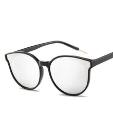 Load image into Gallery viewer, LeonLion 2023 Candies Brand Designer Sunglasses Women  Plastic Sun Glasses Classic Retro Outdoor Oculos De Sol Gafas UV400