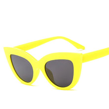 Carica l'immagine nel visualizzatore di Gallery, LeonLion 2023 Caramelle Cat Eye Occhiali da sole Donne Occhiali da sole in plastica Classic Vintage Outdoor Oculos De Sol Gafas UV400 