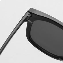 Load image into Gallery viewer, LeonLion 2023 Cat Eye Sunglasses Women Vintage Small Glasses Women  Brand Eyewear Women Retro Cateye Gafas De Sol Mujer