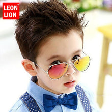 Carica l'immagine nel visualizzatore di Gallery, LeonLion 2023 Classic Sunglasses Girls/Boys Colorful Mirror Children Glasses Metal Frame Kids Outdoor Travel Eyeglasses