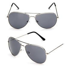 Carica l'immagine nel visualizzatore di Gallery, LeonLion 2023 Classic Sunglasses Girls/Boys Colorful Mirror Children Glasses Metal Frame Kids Outdoor Travel Eyeglasses