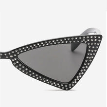 Load image into Gallery viewer, LeonLion 2023 Crystal Triangle Sunglasses Women Ocean Lens Classic Vintage Sun Glasses Outdoor UV400 Oculos De Sol Masculino