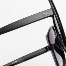Carica l&#39;immagine nel visualizzatore di Gallery, LeonLion 2023 Butterfly Oversized Frame Sunglasses Women Retro Square Glasses Men Leopard Oculos Feminino Plus Size