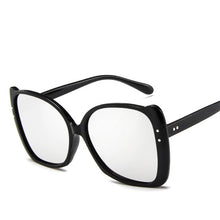 Carica l&#39;immagine nel visualizzatore di Gallery, LeonLion 2023 Butterfly Oversized Frame Sunglasses Women Retro Square Glasses Men Leopard Oculos Feminino Plus Size