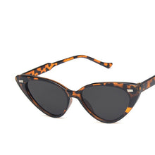 Load image into Gallery viewer, LeonLion 2023 Cateye Women Sunglasses Lady  Vintage Sun Glasses Retro Mirror Oculos De Sol Feminino UV400