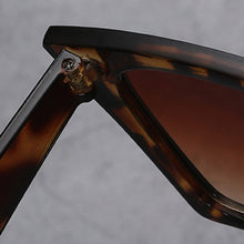 Load image into Gallery viewer, LeonLion 2023  Square Sunglasses Women Candy Color Lens Glasses Classic Retro Outdoor Shopping Lentes De Sol Mujer