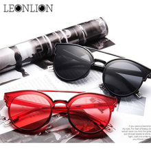 Carica l'immagine nel visualizzatore di Gallery, LeonLion 2023 Vintage Farfalla Occhiali Da Sole Donne di Plastica Oceano Lente Occhiali Da Sole Classic Retro Outdoor Oculos De Sol Gafas 