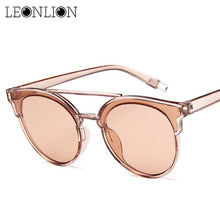 Carica l'immagine nel visualizzatore di Gallery, LeonLion 2023 Vintage Farfalla Occhiali Da Sole Donne di Plastica Oceano Lente Occhiali Da Sole Classic Retro Outdoor Oculos De Sol Gafas 