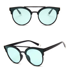 Carica l'immagine nel visualizzatore di Gallery, LeonLion 2023 Vintage Farfalla Occhiali Da Sole Donne di Plastica Oceano Lente Occhiali Da Sole Classic Retro Outdoor Oculos De Sol Gafas 
