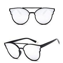 Carica l'immagine nel visualizzatore di Gallery, LeonLion 2023 Vintage Farfalla Occhiali Da Sole Donne di Plastica Oceano Lente Occhiali Da Sole Classic Retro Outdoor Oculos De Sol Gafas 