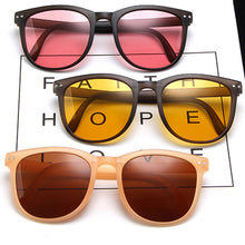 Load image into Gallery viewer, LeonLion 2023 Portable Folding Sunglasses Women Vintage Eyewear for Women/Men Polarized Glasses Men Designer Lentes De Sol Mujer