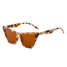 Load image into Gallery viewer, LeonLion 2023 Retro Cat Eye Sunglasses Women Green Yellow Shades Eyewear for Women/Men Gradient Glasses Women Gafas De Sol Mujer