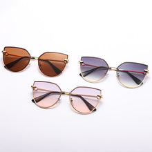 Load image into Gallery viewer, LeonLion Oversized Cateye Sunglasses Women  Brand Glasses Women/Men Gradient Eyewear Women Metal Gafas De Sol Mujer 2023