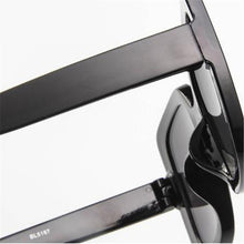Load image into Gallery viewer, LeonLion Square Retro Sunglasses Women  Sun Glasses Women/Men Oversized Eyeglasses Women Vintage Oculos De Sol Feminino
