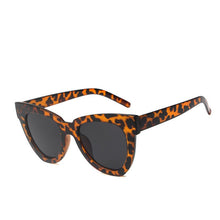 Load image into Gallery viewer, LeonLion Vintage Cateye Sunglasses Women 2023 Retro Sun Glasses Women/Men Brand Designer Eyeglasses Women Oculos De Sol Gafas