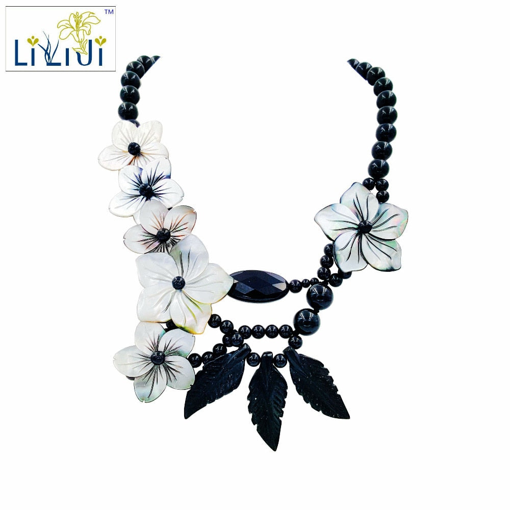 Collana fatta a mano in pietra naturale di agata nera, fiori di conchiglia, foglie nere, gioielli di moda di circa 50 cm 