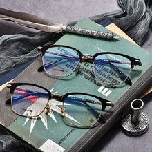 Carica l&#39;immagine nel visualizzatore di Gallery, Brand Design Ultralight Titanium Optical Glasses Frame Men Women Retro Eyeglasses Prescription Myopia Spectacle