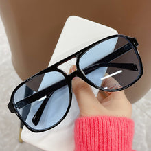 Carica l'immagine nel visualizzatore di Gallery, Occhiali da sole oversize Occhiali da vista classici sfumati da donna Occhiali da pilota color caramello Occhiali da donna UV400 Oculos de sol