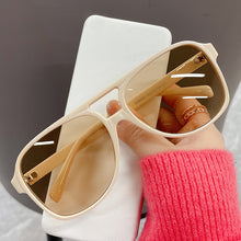 Carica l'immagine nel visualizzatore di Gallery, Occhiali da sole oversize Occhiali da vista classici sfumati da donna Occhiali da pilota color caramello Occhiali da donna UV400 Oculos de sol