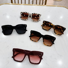 Load image into Gallery viewer, Square Sunglasses Women 2023 Brand Designer Retro Big Frame Sun Glasses Vintage Gradient  Female Oculos Feminino UV400