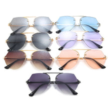 Carica l&#39;immagine nel visualizzatore di Gallery, Sunglasses for Men and Women  Designer Sun Glasses Frame Decoration Accessories  Show Eyewear Oculos