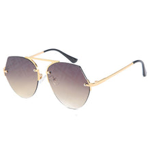 Carica l&#39;immagine nel visualizzatore di Gallery, Sunglasses for Men and Women  Designer Sun Glasses Frame Decoration Accessories  Show Eyewear Oculos