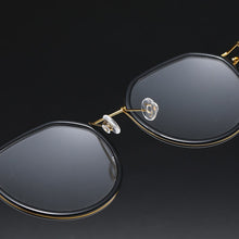 Carica l&#39;immagine nel visualizzatore di Gallery, Titanium Alloy Glasses Frame Men Optical Myopia Prescription Eyeglasses Frame Women Retro Denmark Screwless Brand Eyewear