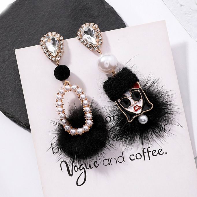 2018 New Fashion Modern Girl Fur Ball Asymmetric Earrings For Women Winter Ear Jewelry Simulated Pearl Pendientes