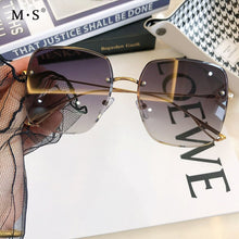 Load image into Gallery viewer, MS New-gafas de sol con degradado para mujer, UV400 femeninos a la moda con anteojos de sol, marca de diseñador, de alta calidad, con caja