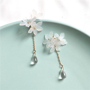MTCHONG 2018 Korean New Acrylic Daisy Petal Flower Long Earrings For Women Summer Accessories Clear Crystal Tassel Earring 978