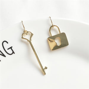 MTCHONG Personality Hollowed Out Asymmetric Key Gold Lock Drop Earrings For Women Vintage Earrings Jewelry 687