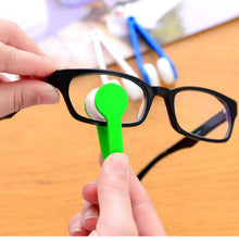 Load image into Gallery viewer, MUSELIFE 1 PC Random Glasses Dedicated Convenience Cleaner Super Fine Fiber Super Clean Power Portable Glasses Rub With Key
