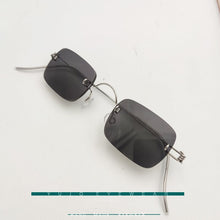 Carica l&#39;immagine nel visualizzatore di Gallery, Manual frameless glasses dark gray prescription myopia Sunglasses