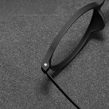 Carica l&#39;immagine nel visualizzatore di Gallery, Men&#39;s And Women&#39;s Retro Round Glasses Frame Ultralight Titanium Alloy Myopia Glasses Optical Prescription Eyeglasses Frame H3050