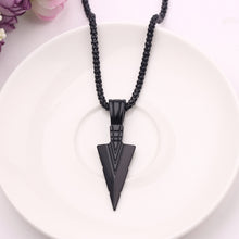 Carica l&#39;immagine nel visualizzatore di Gallery, Men&#39;s  Design Matte Black Long Necklace with Arrow Pendant Jewelry Chain Hip Hop Punk Rock Christmas Halloween Gift For Men Wome