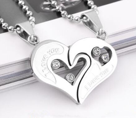 Mens Stainless Steel Chain Black Heart Love Necklaces for Couples Korean Ladies Fashion Trendy Paired Suspension Pendants Model