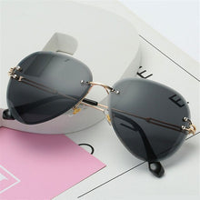 Carica l'immagine nel visualizzatore di Gallery, Occhiali da sole a specchio per le donne 2023 Occhiali retrò Occhiali da sole da donna Punti metallici Polit Occhiali da sole Lunette femme oculos UV400