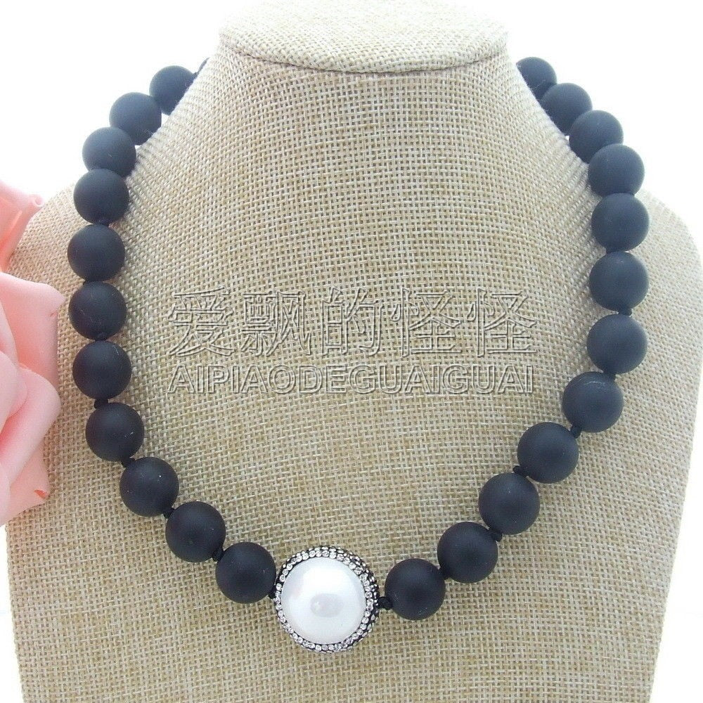 N042407 18''Round Black Stone CZ Pendant Necklace