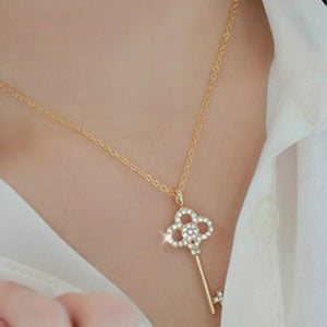NK333 New Fashion Punk Minimalist Sweet Hollow Crystal Key Pendant Clavicle Chain Necklaces For Women Wedding Jewelry Girl Gift
