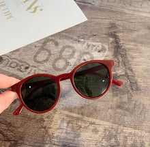 Load image into Gallery viewer, NLAJIZTY Kids Sunglasses Boys And Girls Retro Children Sunglasses Round Sun Glasses Vintage Baby Oculos Retro Eyewear
