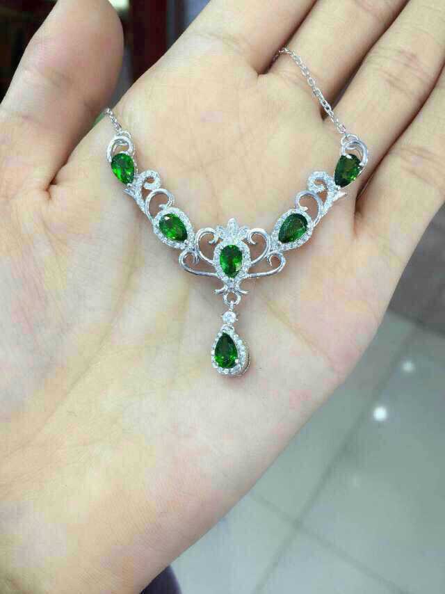 Collana con diopside verde naturale Collana con pendente in pietra preziosa naturale Collana in nastro 925 da donna Gioielli di lusso alla moda con corona per donna 