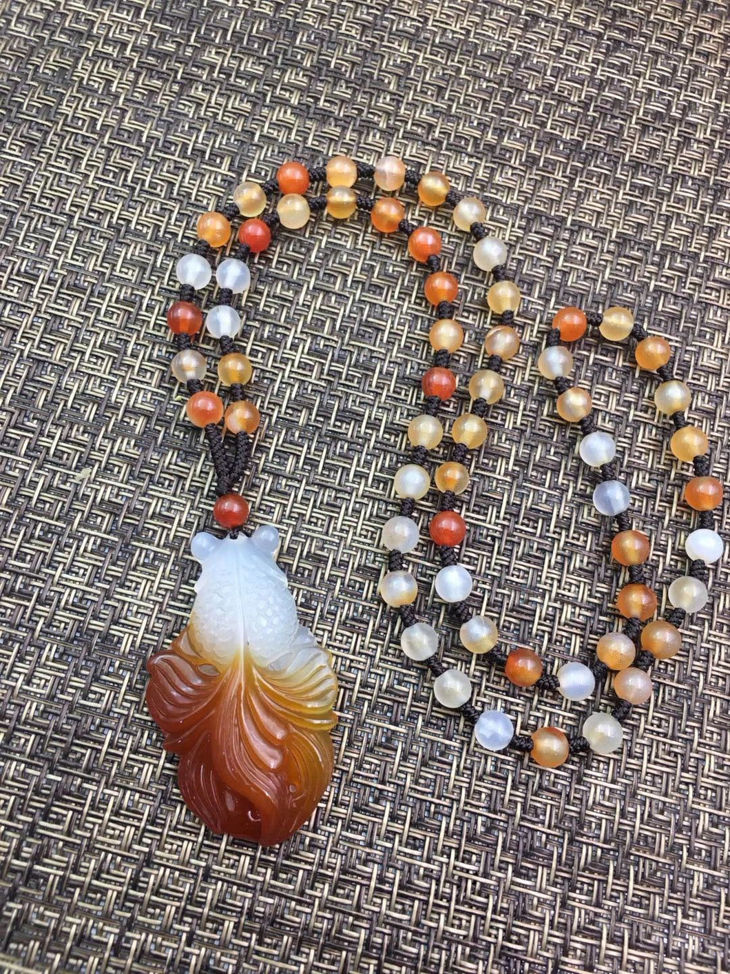 Naturally Fashionable White Red Agate Goldfish Shape Pendant Bead Necklace Wholesale