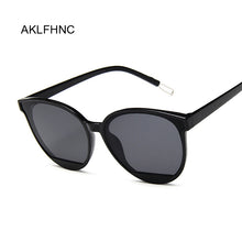 Carica l'immagine nel visualizzatore di Gallery, 2023 Sunglasses Women Vintage Metal Mirror Classic Vintage Sun Glasses Female Oculos De Sol Feminino UV400